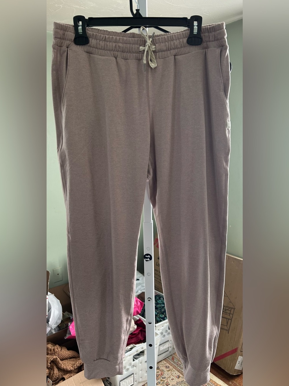 Vuori Woman’s Joggers. NWOT